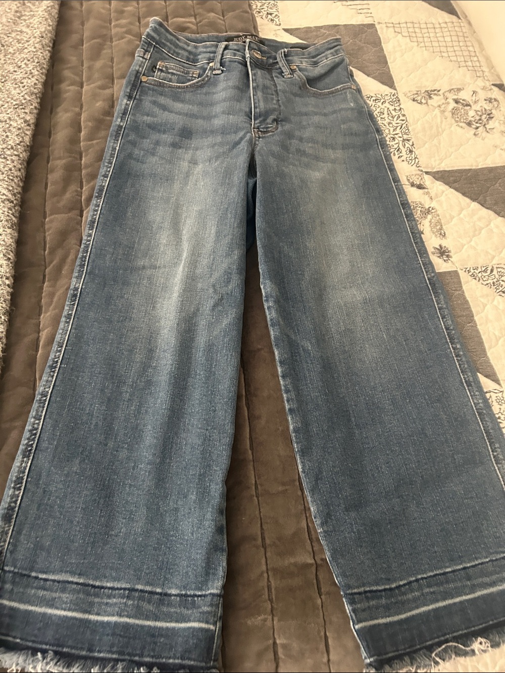 Judy Blue Distressed Blue Wide-Leg Frayed hem Crop Flare Jeans
